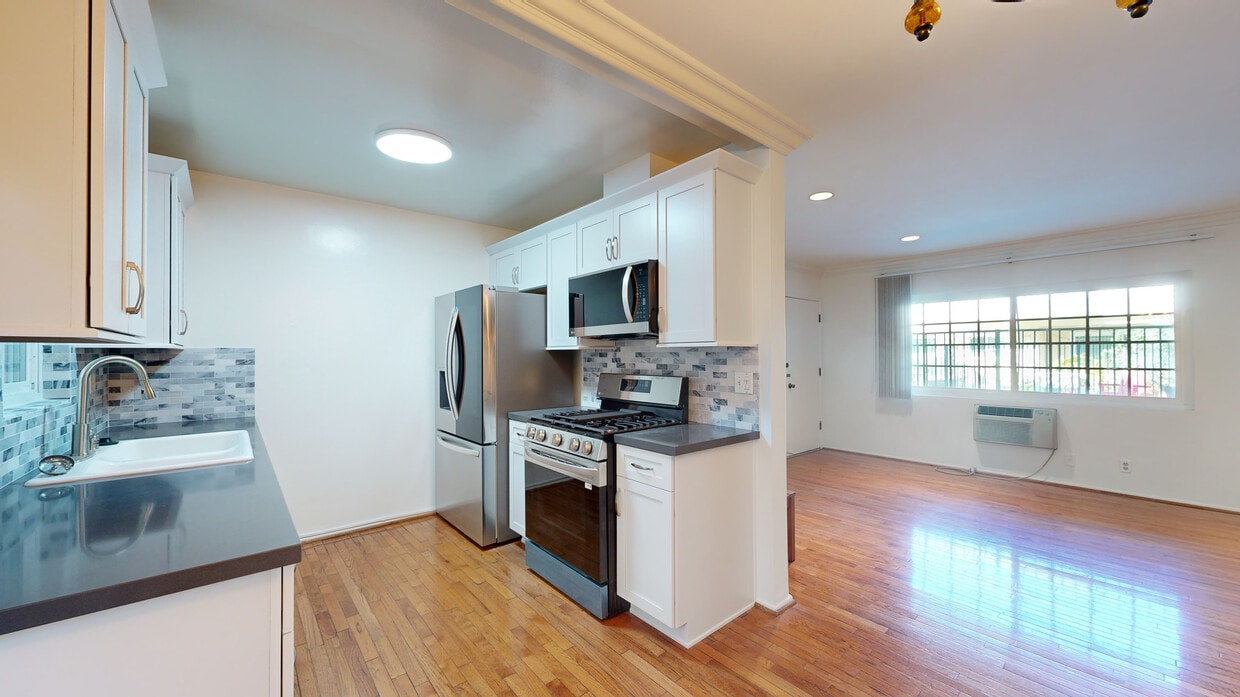 3D Tour - 8130 Norton Avenue Apartments