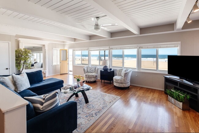 Photo - 416 The Strand