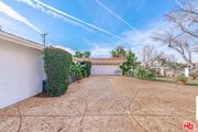Photo - 20746 Clarendon St