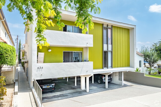 Photo - Ivy on Harvard