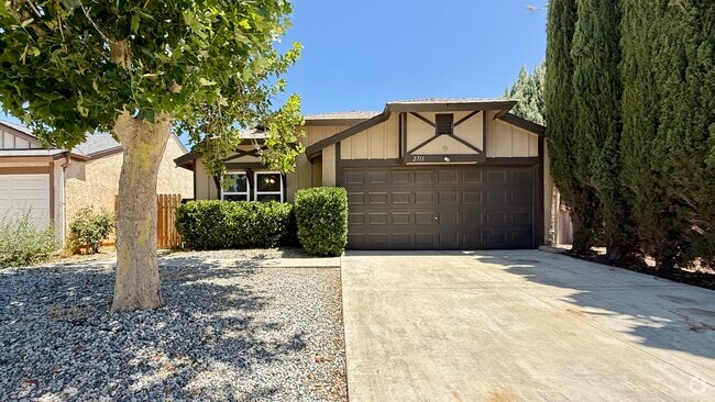 Building Photo - 2711 Nandina Dr Rental