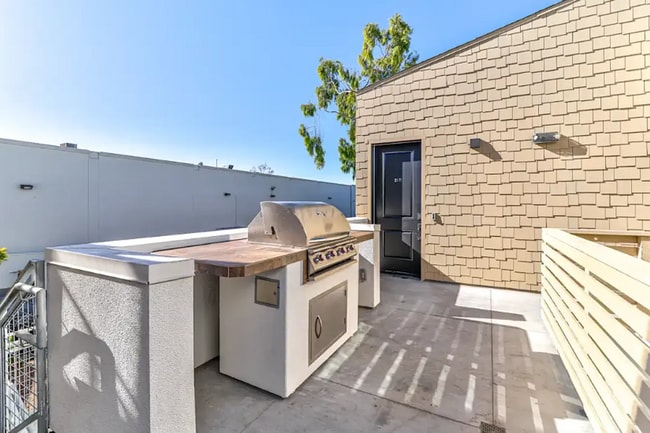 Building Photo - Girard Lofts