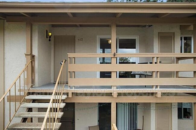Photo - 912 Knoll Vista Dr House