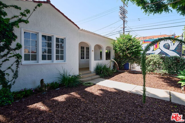 Building Photo - 641 N Martel Ave Rental