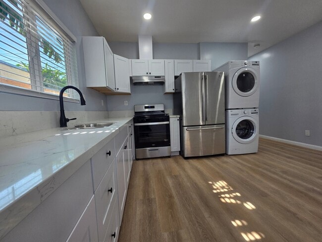 Photo - 1715 W 64th St Unit 1/2