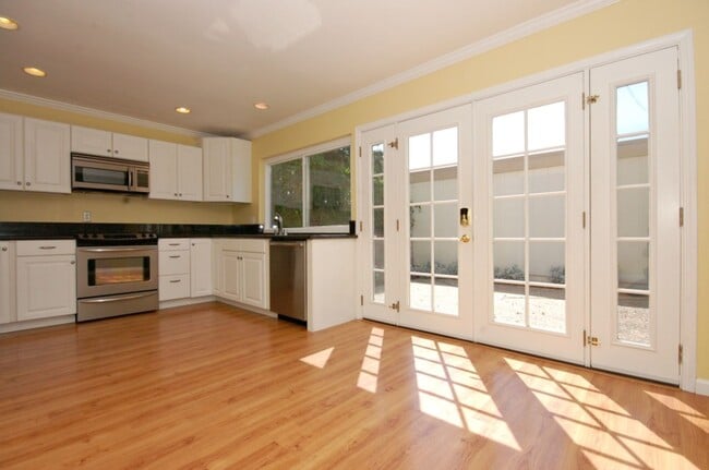 Building Photo - Beautiful Bright 3BR/2.5BA Condo in Tanglewood!!