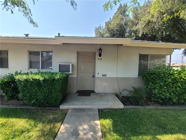 Photo - 310 La Paloma St Townhome