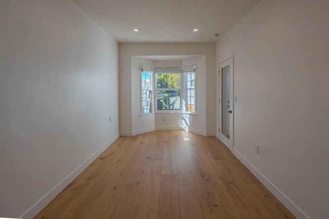 Photo - 1974 Comstock Ave Unit A