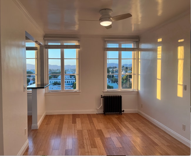 Building Photo - 3005 Main St Unit 507