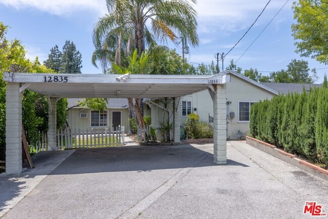 Photo - 12833 Delano St