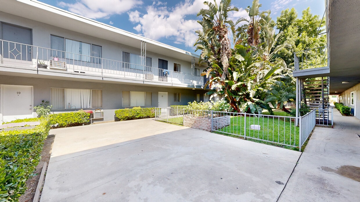 3D Tour - Roscoe Terrace Apartments