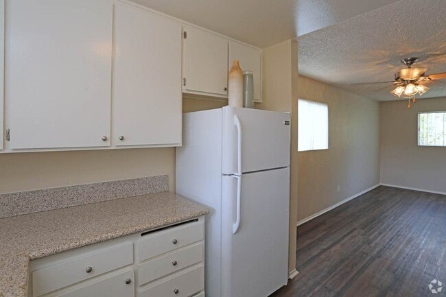 Photo - Villa Pacific Apartments