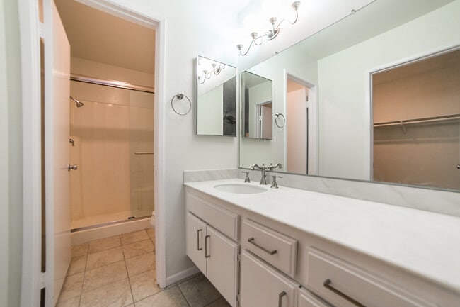 Photo - 9743 Reseda Blvd #3