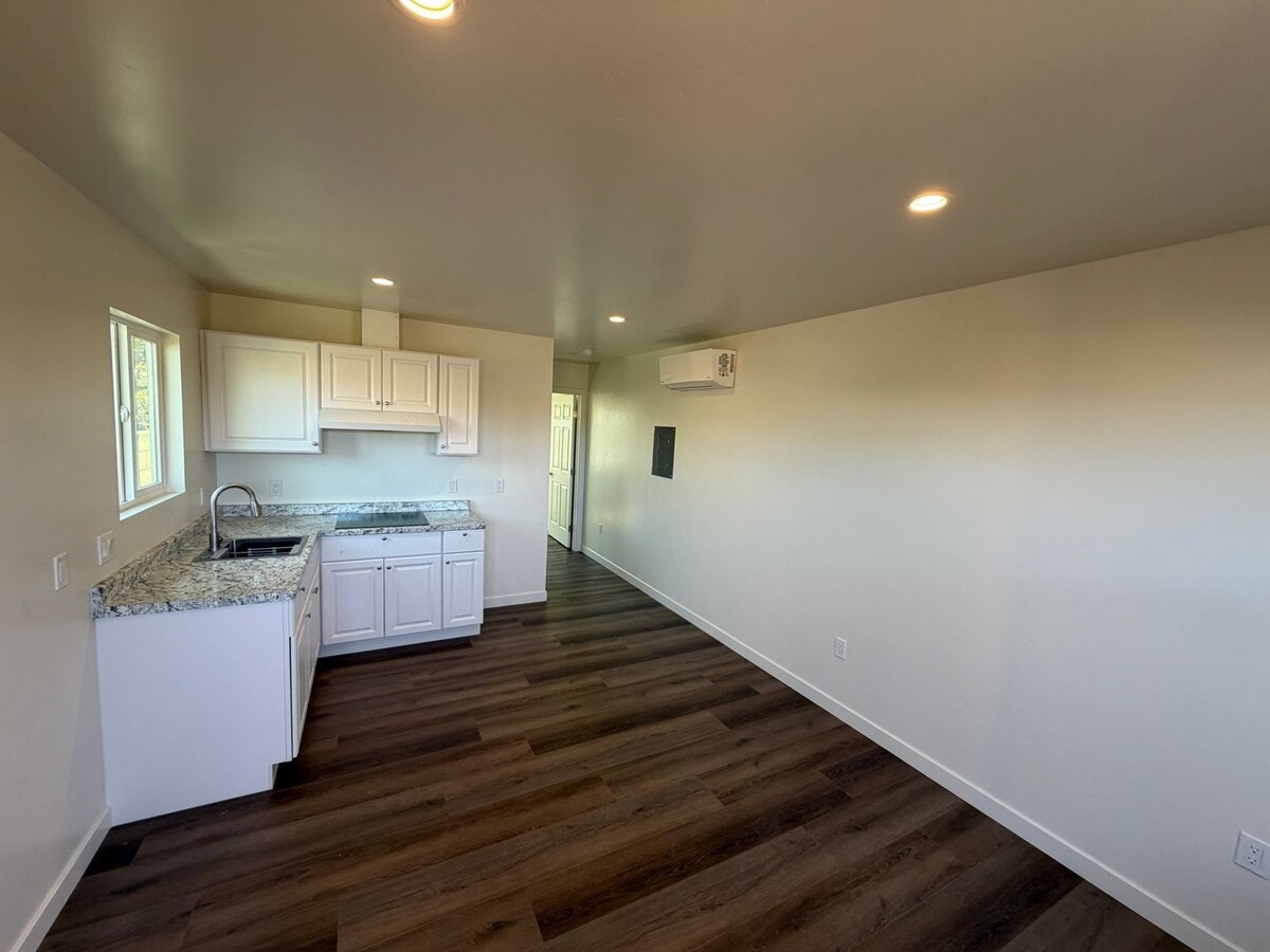 Photo - 4813 Almaguer Ave
