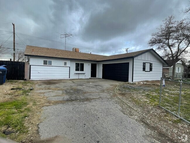 Building Photo - 45409 7th St E Rental