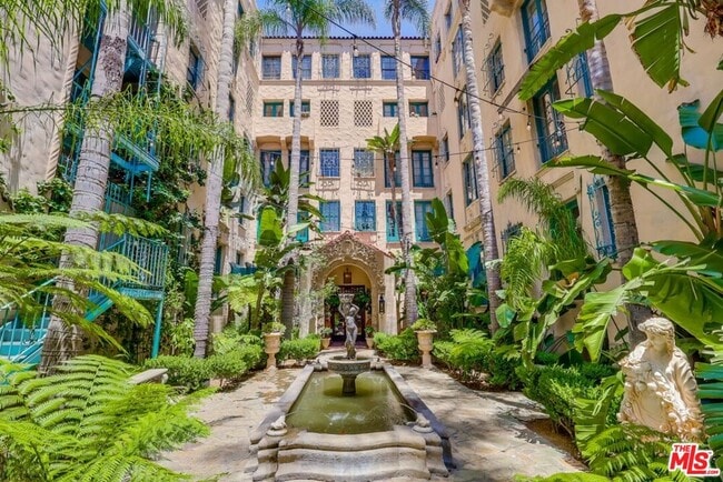 Building Photo - 642 S Bronson Ave Unit 207