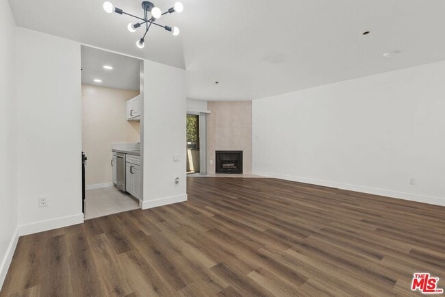 Building Photo - 10960 Ashton Ave Unit 101