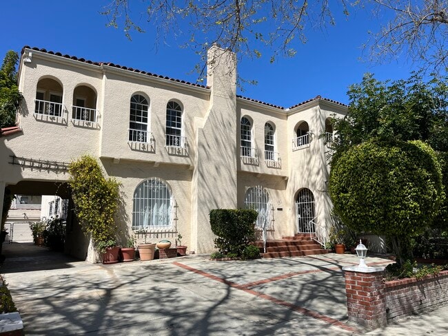 Photo - 109 N Mansfield Ave Condo