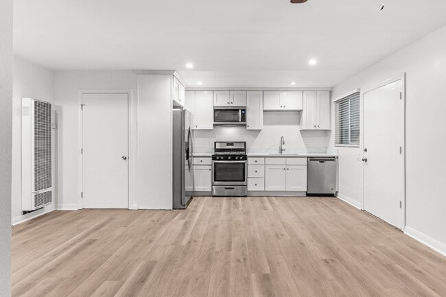 Photo - 3032 E 7th St Unit 3032-01