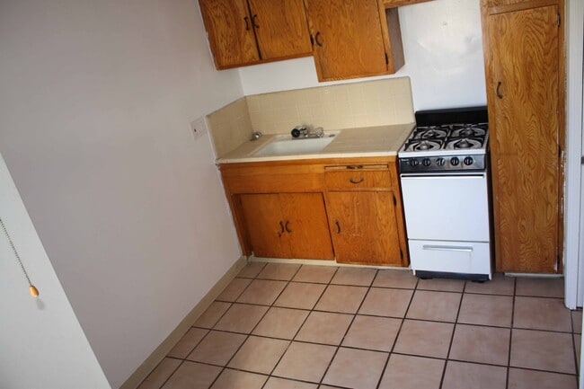 Kitchen - 2430 20th St Unit A