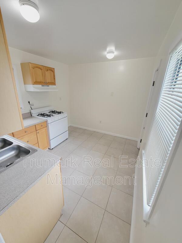 Photo - 927 E Lexington Dr Unit A