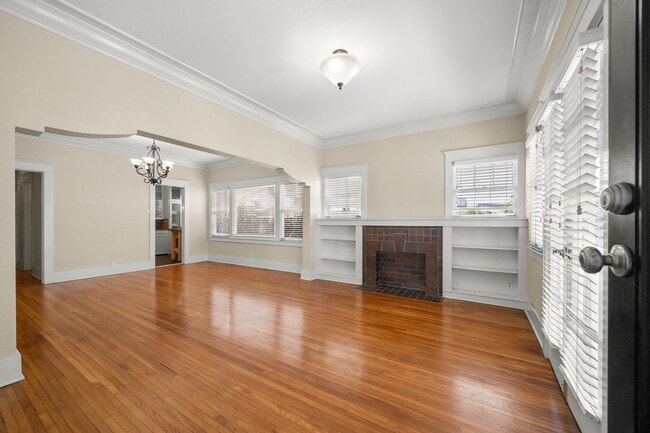 Building Photo - 219 Redondo Ave Unit A