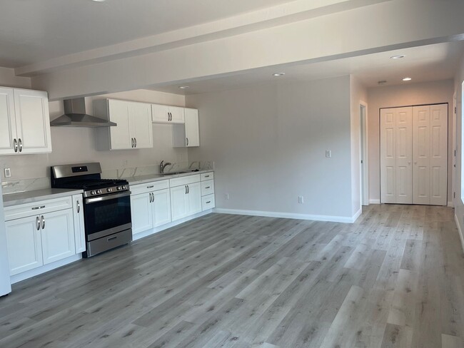 W. Connecticut Ave - W. Connecticut Ave Apartment Unit 205 #2
