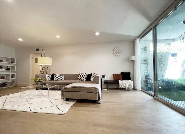 Photo - 4637 Willis Ave