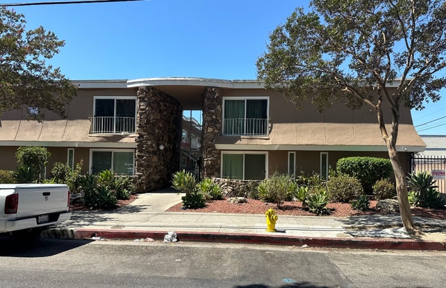 Building Photo - FREE RENT! Beautiful & Spacious 1 bed. Apt. In Van nuys.