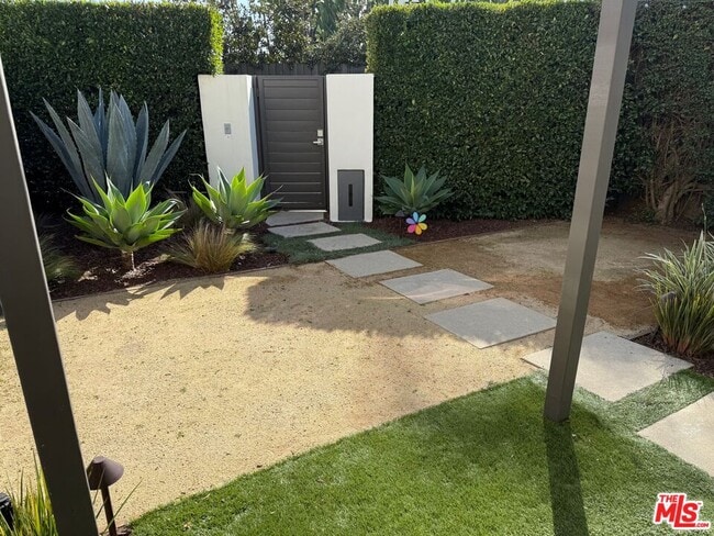 Photo - 907 Burrell St