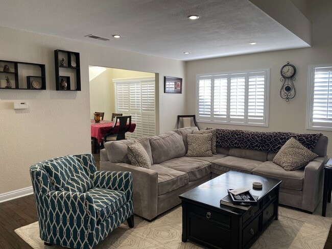 Photo - 3 bed, 2 1/2 bath fully remodeled unit in East Simi Valley