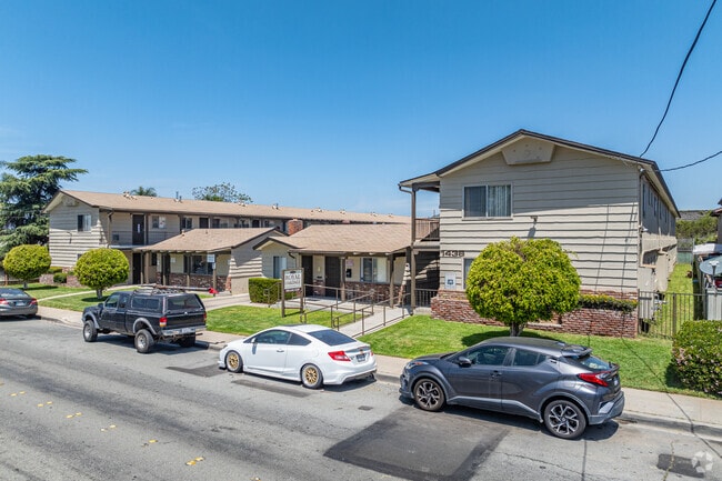 View from Street - Royal Oakdale Apartments