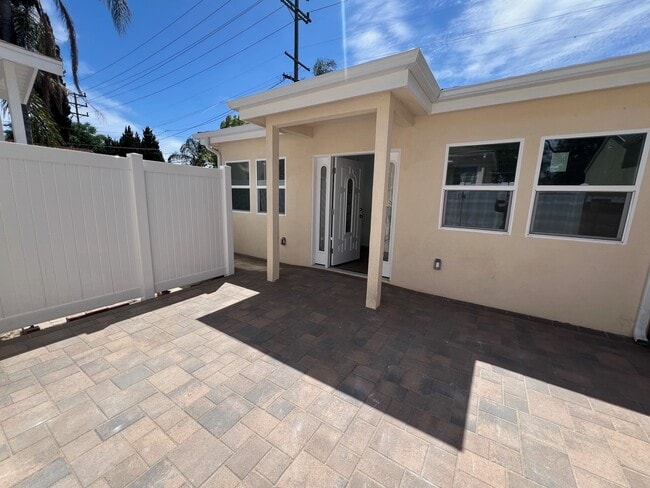 Front entry with private patio - 1433 N Maple St House Unit ADU