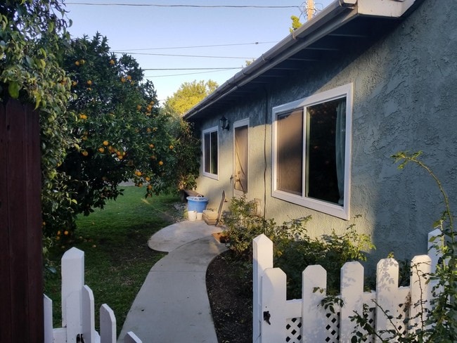 Private Front Entrance - 1914 Granville Ave Unit rear