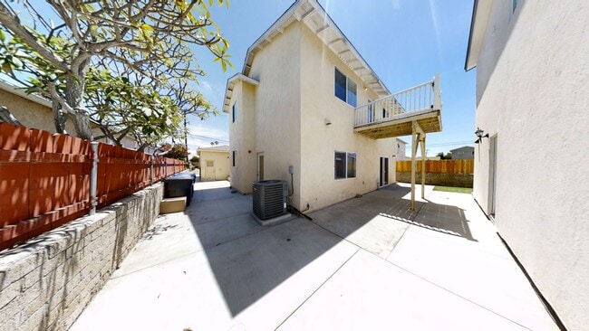 Photo - Huge 6BD/3BA on 63rd! (Lease out, pending ...