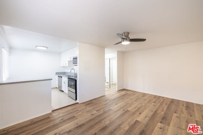 Photo - 5541 Newcastle Ave Unit 21