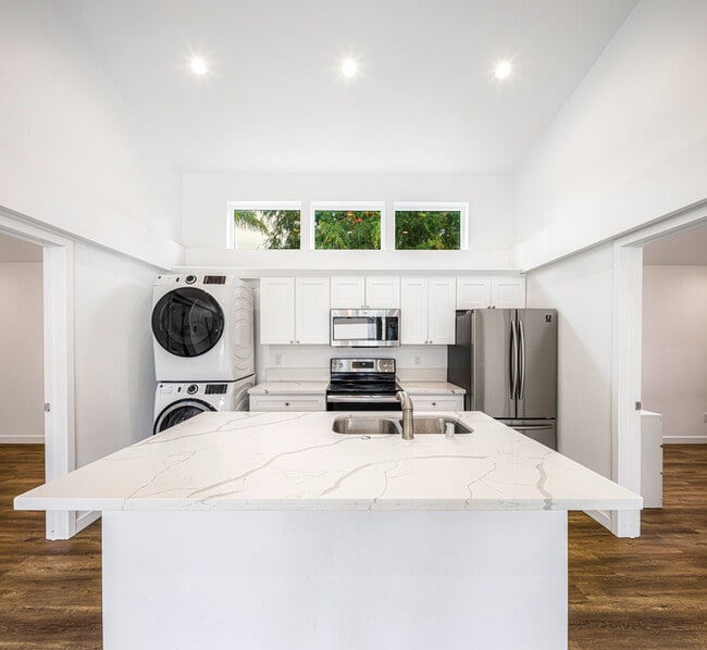 Photo - 420 N Batavia St