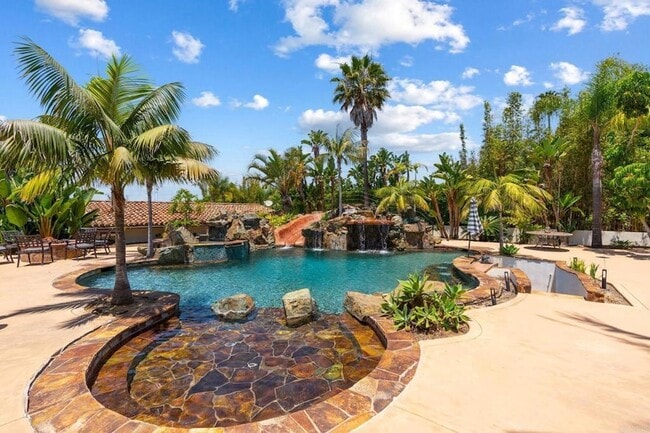 Photo - 1668 Crest Dr