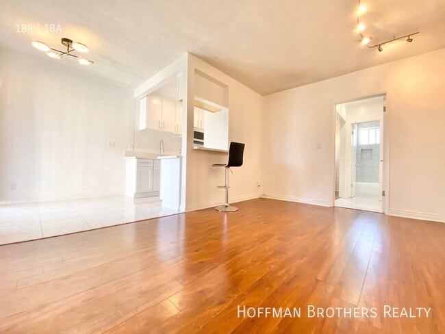 Photo - 1313 N June St Unit 209