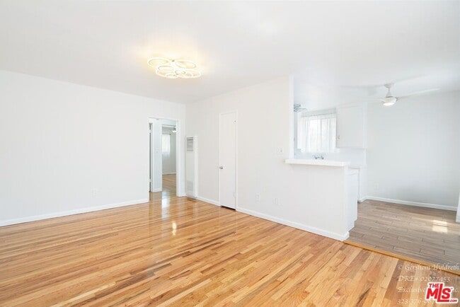 Photo - 6640 Woodman Ave Unit 6