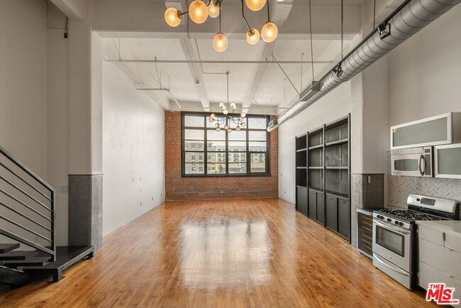 Photo - 1850 Industrial St Unit 305