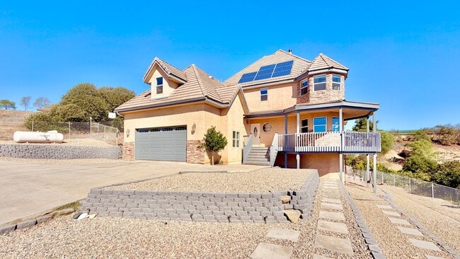 Building Photo - Spacious Two-Story Country Home with Amazi...