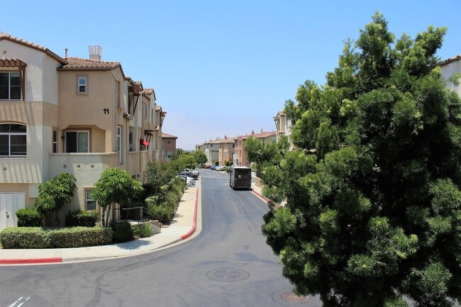 Photo - 3 bed 3 bath by Cal Sate!