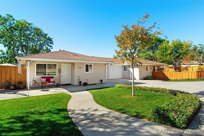 Building Photo - Vineyard Road Unit 790