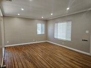 Photo - 4 Bedrooms and 3 Bathrooms in Winnetka