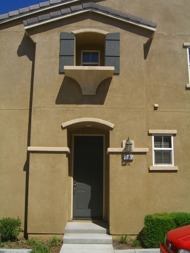 Building Photo - 41865 Davenport Way Unit A