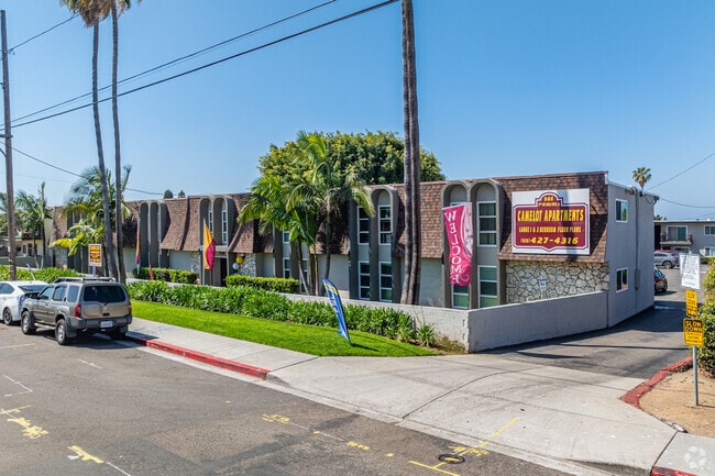 986 5th Ave - Camelot Apartments