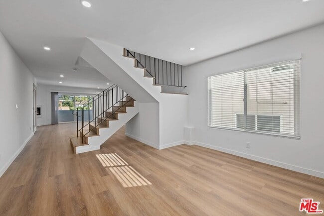 Photo - 2449 Beachwood Dr Unit 9