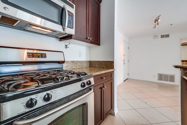 Photo - 7320 Hawthorn Ave Unit #207