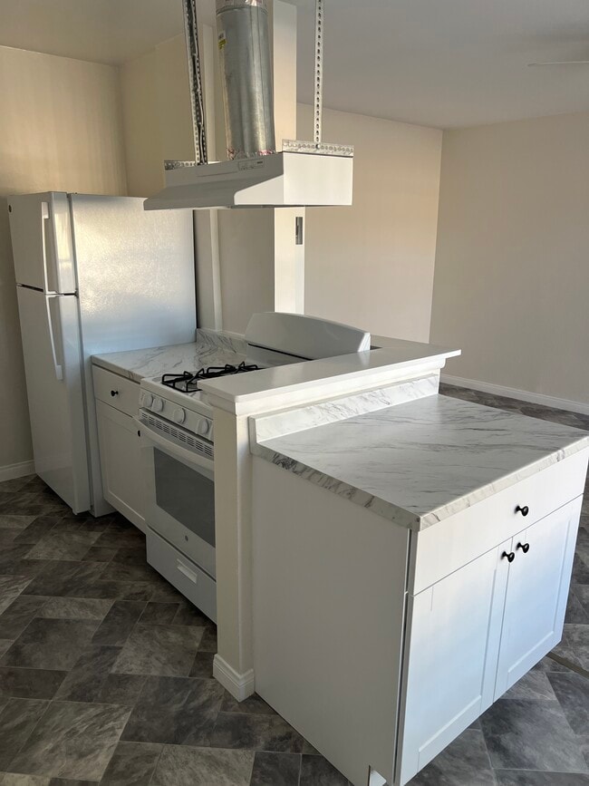 Building Photo - 2324 E Commonwealth Ave Unit 9